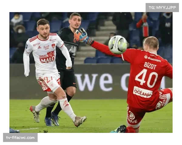 摩纳哥高强度中场逼抢战术 迫使对手失误转化为快速反击机会 摩纳哥高强度中场逼抢战术 迫使对手失误转化为快速反击机会